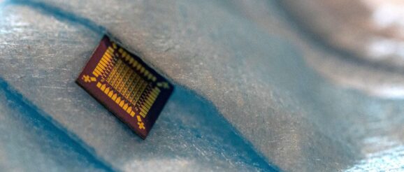 The integration of biology and microelectronics using silk-based hybrid transistors - Innovation Toronto