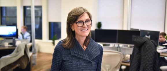 Cathie Wood Predicts Deflation In 2024, More AI And Tech Optimism — And Rate Cuts - Coinbase Glb (NASDAQ:COIN), ARK Innovation ETF (ARCA:ARKK)